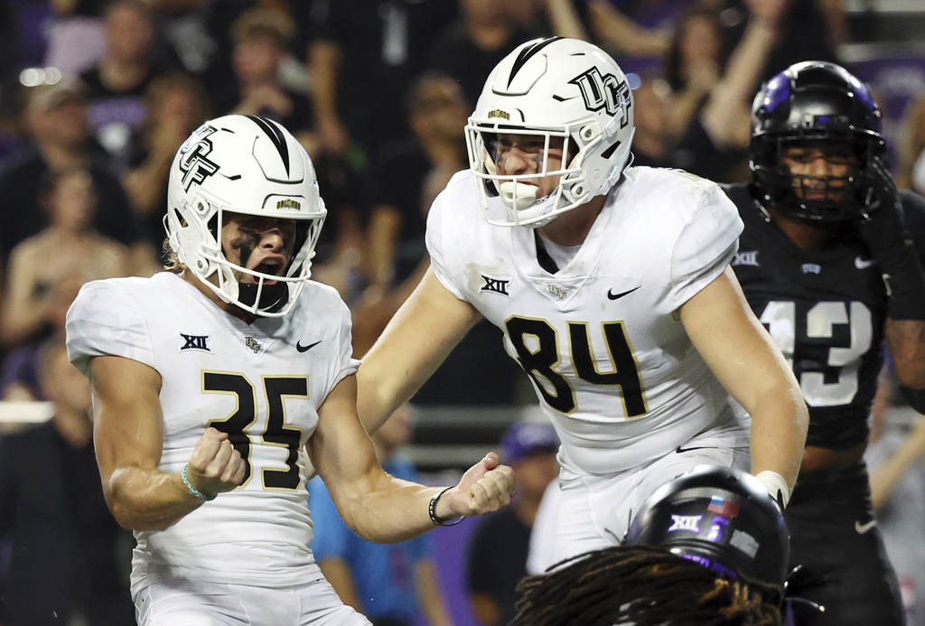 Jefferson's 3rd TD pass pushes UCF past TCU 3534 after Frogs blocked 3